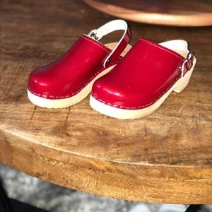 Kids clogs